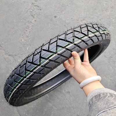 Pneus de piedra de fuego de alta resistencia a la tracción Pneus de motocicleta 90 90 19 en el puerto de Qingdao