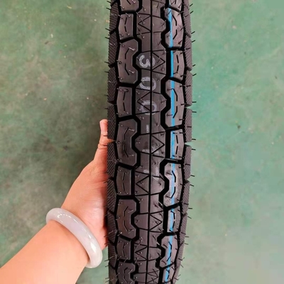 Carga en el puerto de Qingdao 300X17 Pneus Firestone Motocicleta con vida útil extendida