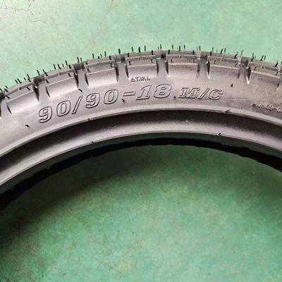 90/90-18 Pneumático de motocicleta de carreras Pneumático sin tubo Durabilidad de vida útil 20000 KM Casca de neumático
