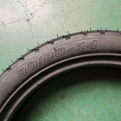 Capacidad de producción de 5000 piezas por día neumáticos para motocicletas con diseño profundo