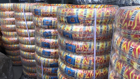 Super 460-18 neumáticos y tubos de gomas para motocicletas en el puerto de Qingdao