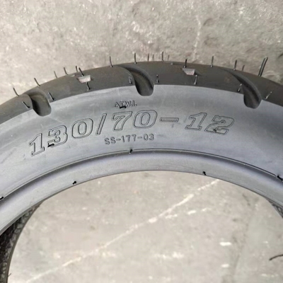 5000 piezas por día Capacidad de producción Casilla de neumáticos para neumáticos sin tubo de motocicletas 120/70 12