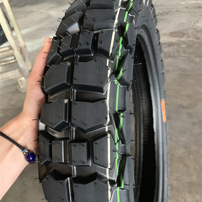 Super 460-18 neumáticos y tubos de gomas para motocicletas en el puerto de Qingdao