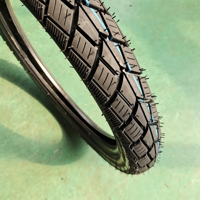Pneus de motocicleta de diseño profundo 275-17 5000 pcs por día Capacidad y diseño de patrones profundos