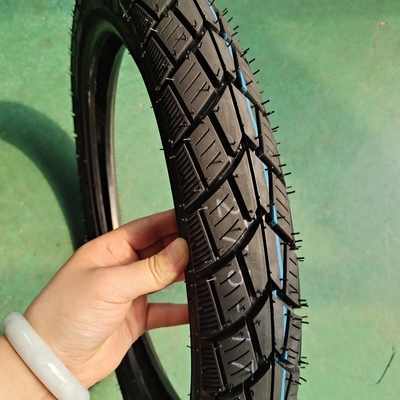 Pneus de motocicleta de diseño profundo 275-17 5000 pcs por día Capacidad y diseño de patrones profundos