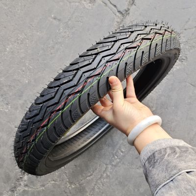 Carga en el puerto de Qingdao 90/90/18 Innova neumáticos de motocicleta antiguos con tasa de flexibilidad 6PR/8PR