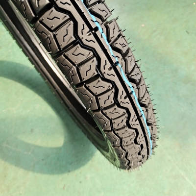 Pneumático para motocicletas sin tubos 3.00-18 5000 pcs por día Capacidad de producción para el mercado africano