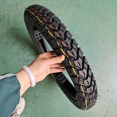 Pneumático de moto 2.75-17 sin tubo Clase A 5000 piezas por día Producción con diseño profundo