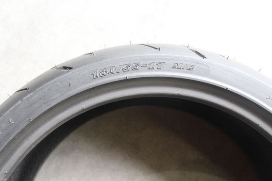 Contenido de caucho del 35% al 45% 180/55/17 TL neumáticos sin tubo para motocicletas para el beneficio del puerto de Qingdao