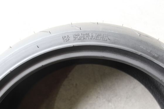 Contenido de caucho del 35% al 45% 180/55/17 TL neumáticos sin tubo para motocicletas para el beneficio del puerto de Qingdao