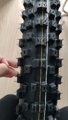 Tubo y velocidad de 150 km/h en carretera neumático de motocicleta 90 100 21 para el mercado japonés