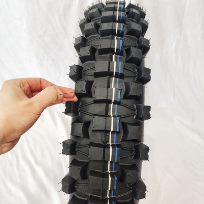 El mercado japonés de neumáticos de motocross 110/100-18 120/100-18 120/90-18 con patrón de banda de rodadura profunda