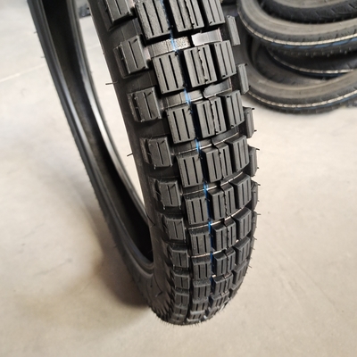 3.00-18 neumático de motocicleta sin tubo para el mercado vida útil 20000 KM contenido de caucho 35%-55%