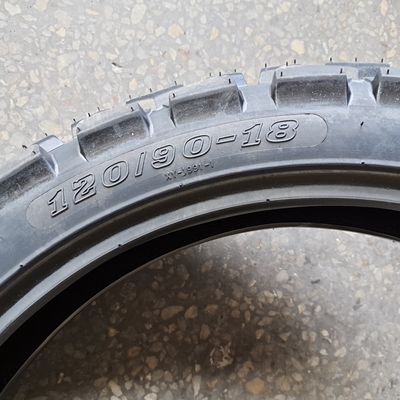 Fabricado en el puerto de Qingdao 120/90-18 neumático de motocicleta neumático para estabilidad en línea recta