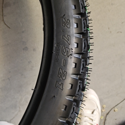 280kpa Alto contenido de caucho Pneumático de motocicleta fuera de carretera 275-21 275 21 para el mercado africano