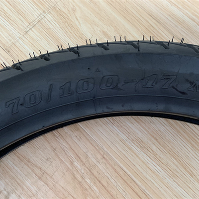 Capacidad de producción 10000 piezas por día para neumáticos de caucho para motocicletas 70/100-17