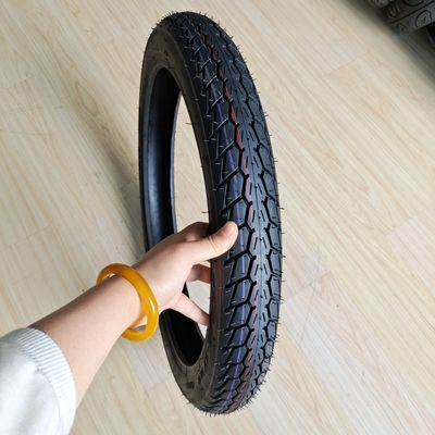 Capacidad de producción 5000 piezas por día neumático de motocicleta 70/100-17 sin tubos para scooter