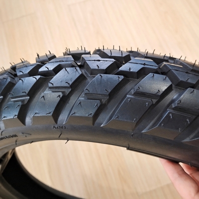 Mercado Africano Pneumático sin tubo para motocicletas 100/90-17 con y 5000 pcs Producción diaria