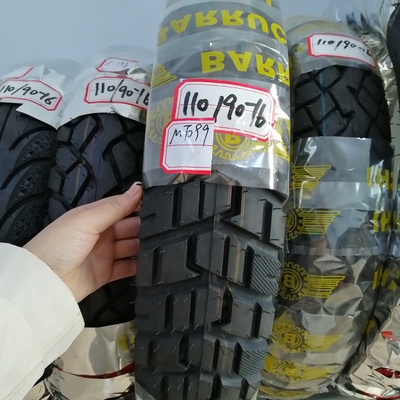 16 pulgadas 110/90-16 neumáticos de moto sin tubo en el puerto de Qingdao con presión de aire 280kpa