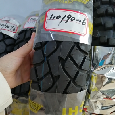 16 pulgadas 110/90-16 neumáticos de moto sin tubo en el puerto de Qingdao con presión de aire 280kpa