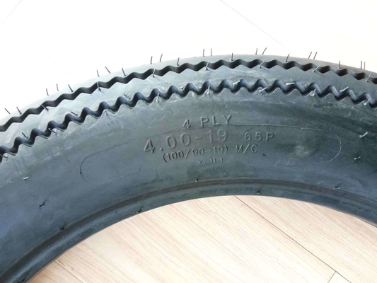 150km/h Velocidad de velocidad Padrón de dientes de sierra Pneumático sin tubo de motocicleta 4.00-19 para el mercado africano