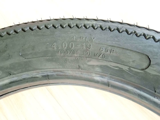 150km/h Velocidad de velocidad Padrón de dientes de sierra Pneumático sin tubo de motocicleta 4.00-19 para el mercado africano