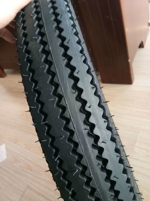 150km/h Velocidad de velocidad Padrón de dientes de sierra Pneumático sin tubo de motocicleta 4.00-19 para el mercado africano