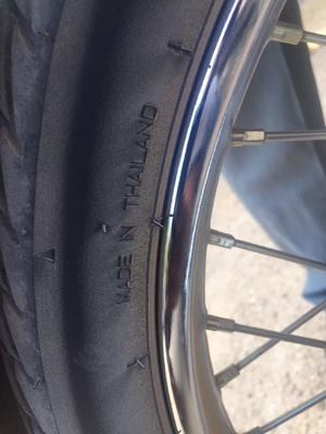 Pneus de motocicletas con diseño de patrón personalizable 60/100-17 y 70/100-17 para el mercado de Tailandia