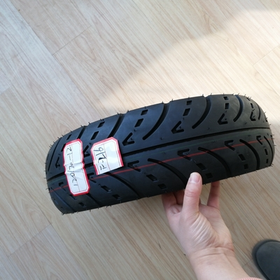 neumático de motocicleta 120/70-12 sin tubos con 35%-55% de contenido de caucho del puerto de Qingdao
