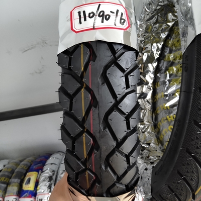 Carga en el puerto de Qingdao 110/90-16 neumático de motocicleta con resistencia a la tracción 10.5 Rendimiento