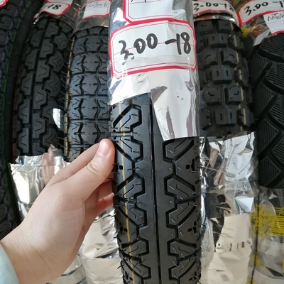 Contenido de caucho del 35% al 55% 300-18 Tubos de neumáticos de motocicletas para una entrega duradera en 25 días
