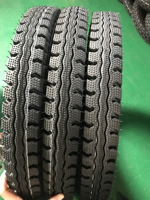 Pneumático de motocicleta de 18 pulgadas 90/90-18 3.00-18 2.50-18 2.25-18 2.75-18 con caucho natural