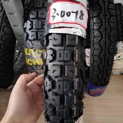 Diseño profundo de neumáticos de motocicleta de 18 pulgadas para carga en el puerto de Qingdao