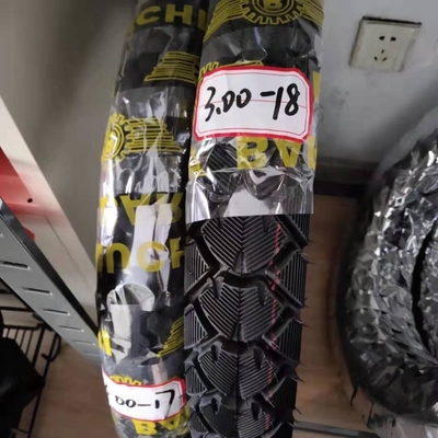 Diseño profundo de neumáticos de motocicleta de 18 pulgadas para carga en el puerto de Qingdao