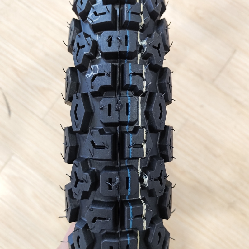 Materia prima Naturaleza caucho acero nylon TT/TL neumático de motocicleta 4.10-18