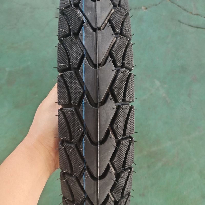 Pneumático de motocicleta negro 350-18 y tubo interior con puerto de carga en Qingdao