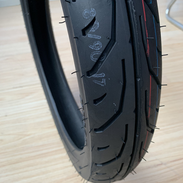 Contenido de caucho del 35% al 55% Mercado africano neumáticos de motocicletas 80/90-17 piezas de repuesto