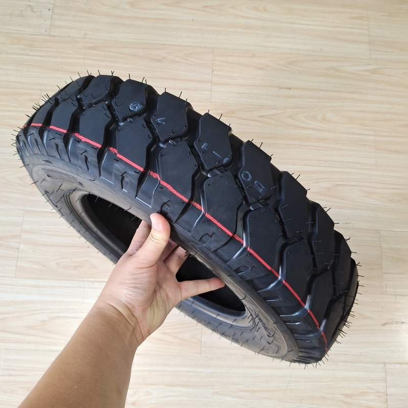 Tipo de tubo / neumáticos de motocicleta sin tubo 5.00-12 con 35%-55% de contenido de caucho y asequible