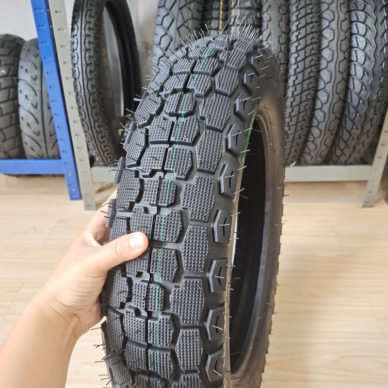 Neumáticos de motocicleta resistentes al desgaste 130/90-15 con materia prima natural de caucho, acero y nylon