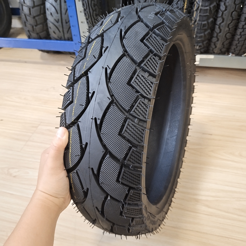 Los neumáticos de motocicletas sin tubo de caucho natural de acero de nylon 130/60-13 TL para el mercado de Venezuela