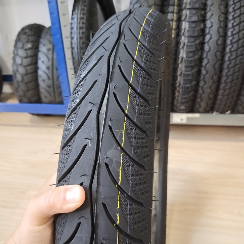 Neumáticos y tubos interiores de motocicletas de caucho natural de acero de nylon 90/90-17 para el mercado de Venezuela