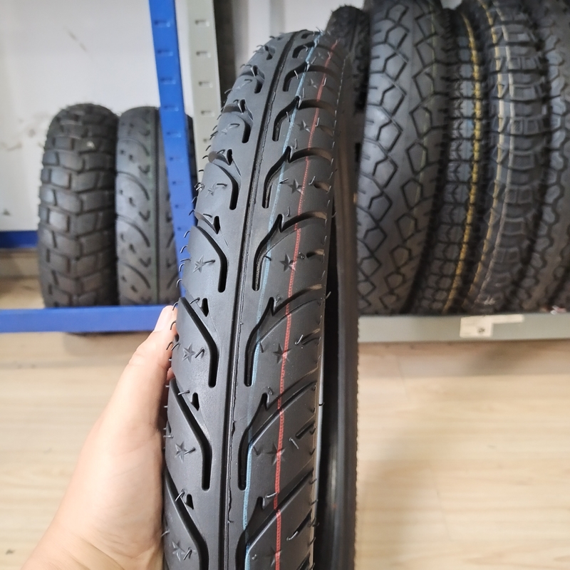 Puerto de carga Qingdao Negro Japón Tecnología de la calle de la motocicleta Tipo de tubo neumático 2.75-18