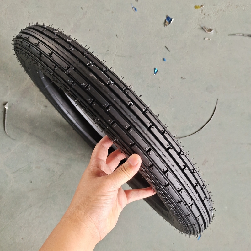 Pneumático sin tubo 2.75-17 Pneumático de motocicleta con carcasa y puerto de carga Qingdao listo