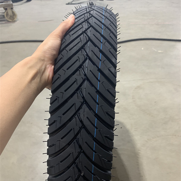 Resistencia a la tracción 10.5 neumático de motocicleta scooter eléctrico 110/80-18 con contenido de caucho 35%-55%