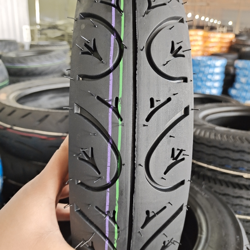 6pr/8pr Contenido de caucho Tipo de tubo neumáticos sin tubo para motocicletas 100/90-10 con competitivo
