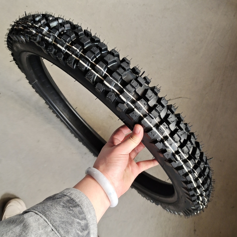 Naturaleza caucho acero nylon 2.75-21 Hlm neumáticos de motocicleta semicalentes para el recorrido por carretera de montaña