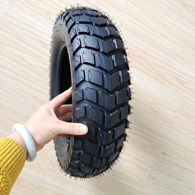Contenido superior de caucho del 35% al 55% neumático de motocicleta 120/90-10 para venta en el puerto de Qingdao