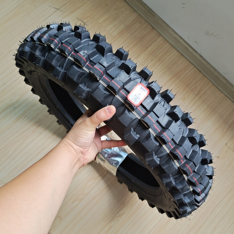 OEM Acceptable neumático de motocicleta super 110/100-18 hecho de caucho natural de acero de nylon
