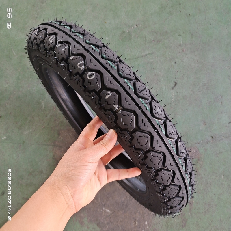 80/100-14 14 pulgadas neumático de motocicleta sin tubo hecho de caucho natural y aceptable OEM