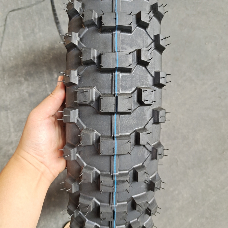 Neumático de motocicleta 120/80-18 Neumático sin tubo con 35%-55% de contenido de caucho y aceptable para OEM
